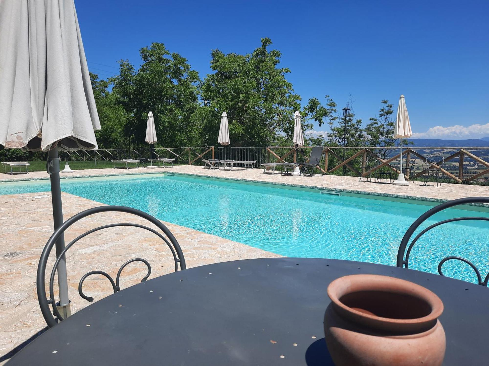 Agriturismo Tenuta Conti Faina Fratta Todina Luaran gambar